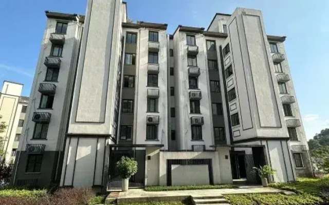 Traveler Holiday Hotel (Huangshan Lushan Yunqi Branch)