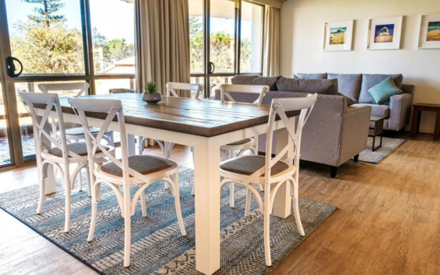Perfectly Positioned Beachfront Apartment - Unit 6