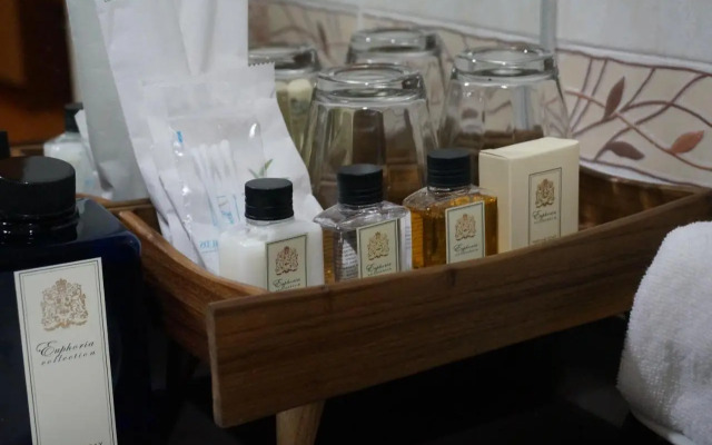 The Country Lake View Hotel