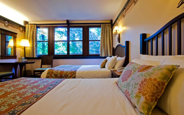 Disney Sequoia Lodge