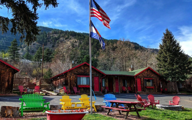 Foot of the Mountain Motel