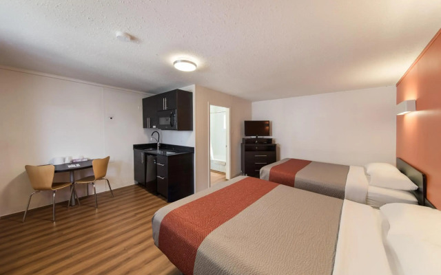 Motel 6 Cranbrook, BC