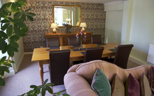 Rosemount Hotel