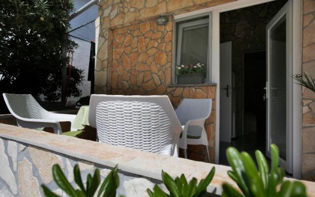 Apartments by the sea Vir - 18451