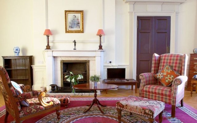 Classy Historic Edinburgh Apartment