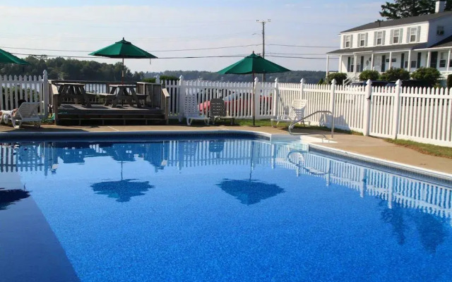 Bluebird Ocean Point Inn