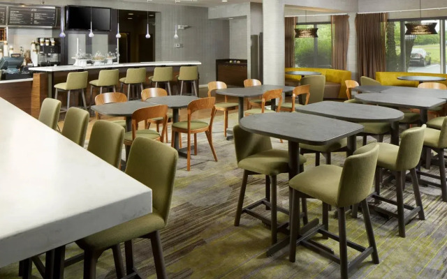 Courtyard by Marriott Edison Woodbridge