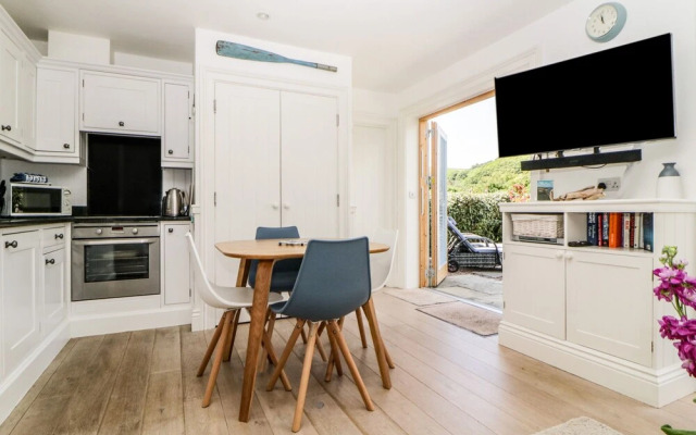 2 Garden Apartment