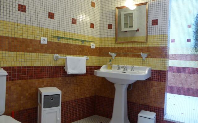 Une chambre a Neuilly