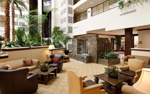 Embassy Suites La Quinta Hotel & Spa