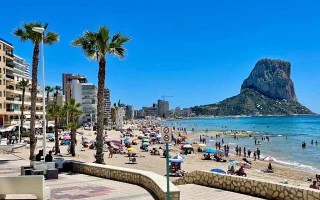 CANARIO Céntrico y a solo 50 metros de la playa