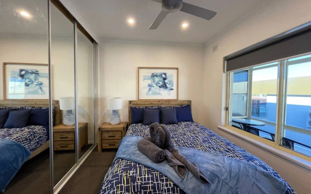 Unwind Esplanade Beach Escape no 10