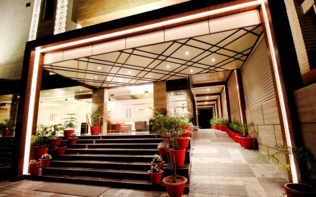 Pinnacle by Click Hotels, Lucknow