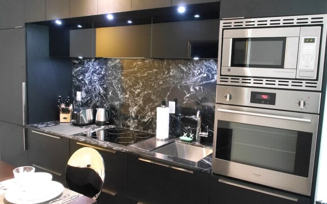 Stunning New Condo - Heart of King West