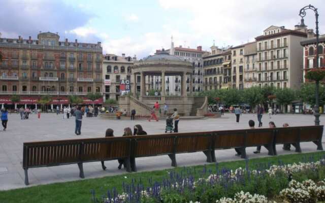 Pamplona 100489 3 Bedroom Apartment by Mo Rentals