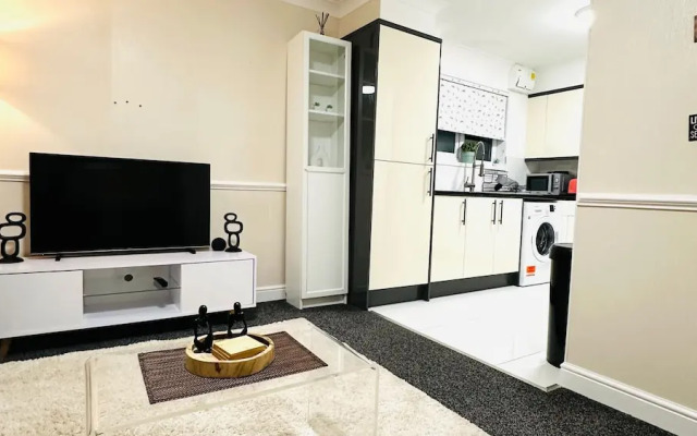 Ibate Apartments - Cozy 2 Bedroom Home