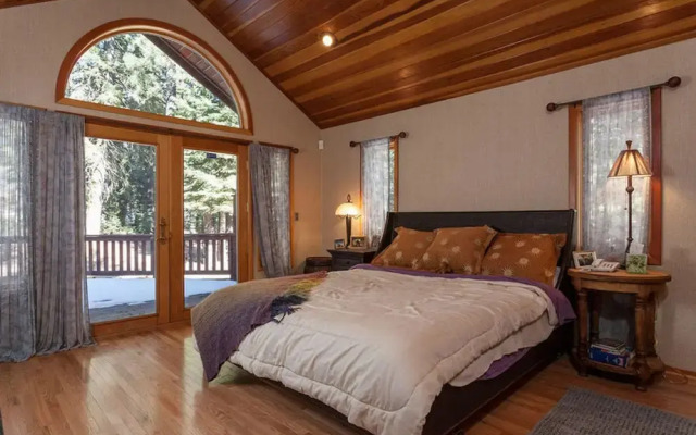 Pine View Lodge by Tahoe Mountain Properties