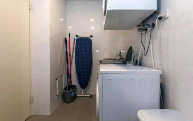 Oasis, Unit 3/5 Laman Street