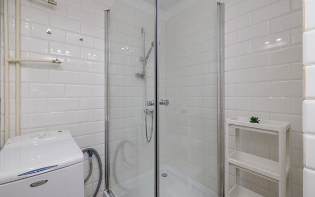 Grey Apartment in Katowice by Renters