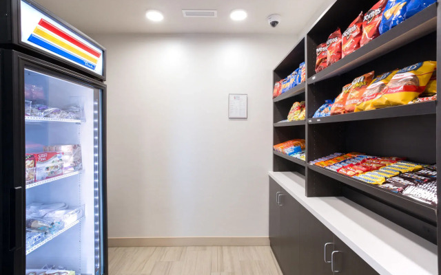 Holiday Inn Express and Suites Lincoln I - 80 by IHG