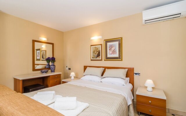 Studio Antica, Apartment With a Private Swimming Pool