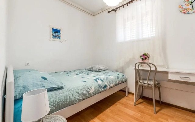 Amazing Apartment in Sibenik-brodarica With Wifi and 2 Bedrooms