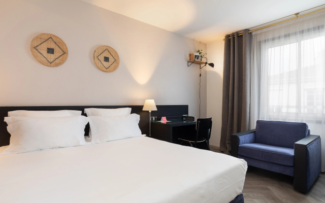 Chromatics Hotel & Restaurant The Hill Club by happyculture