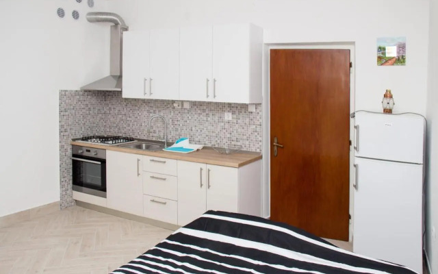 Apartments by the sea Krilo Jesenice, Omis - 14459