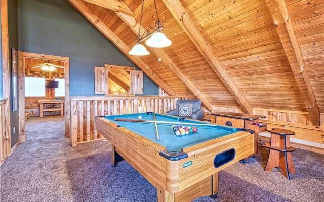 Chubby and Cubbys Den - Three Bedroom Cabin