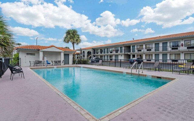 Quality Inn & Suites Orlando East - UCF Area