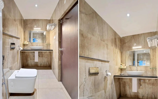 Treebo Aishwarya Grand - 4 km from Promenade Beach