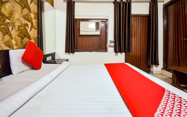 OYO 15933 Hotel V Square