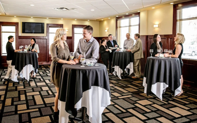 Chateau Nova Hotel & Suites
