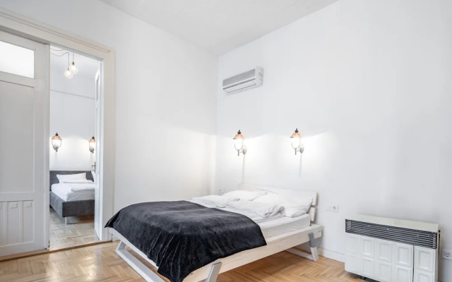 Central Luxury Apartment