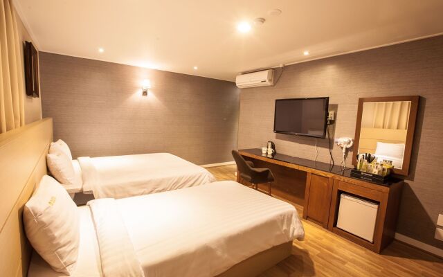 Pungnam Family Hotel