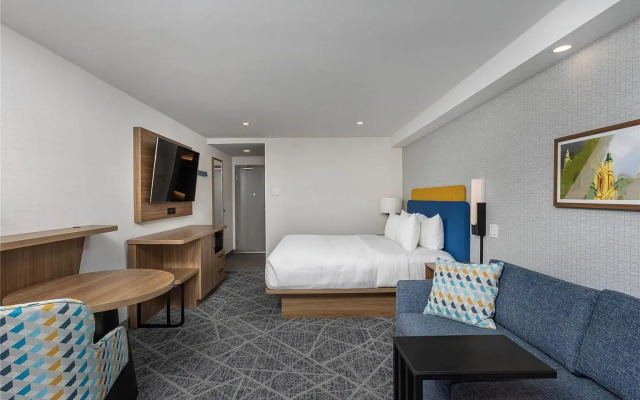 Quality Hotel & Suites Montreal East