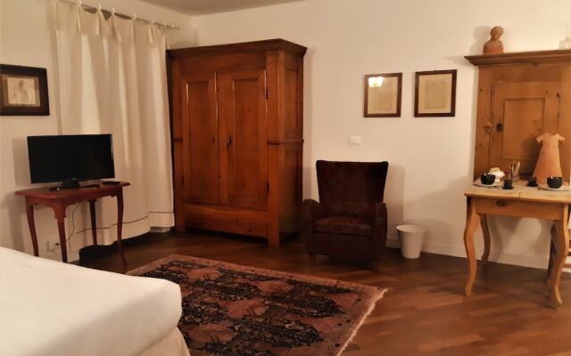 S. Trinità 18, Suites & Rooms