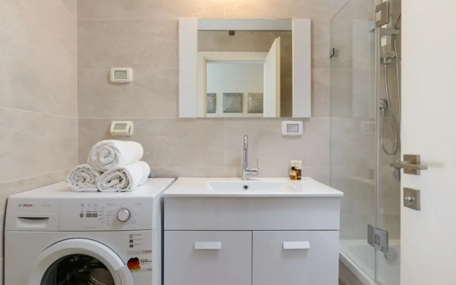 Design & Veranda next to Mahane Yehuda Market by FeelHome