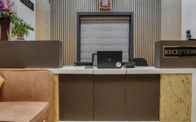 OYO 24187 Samar Palace