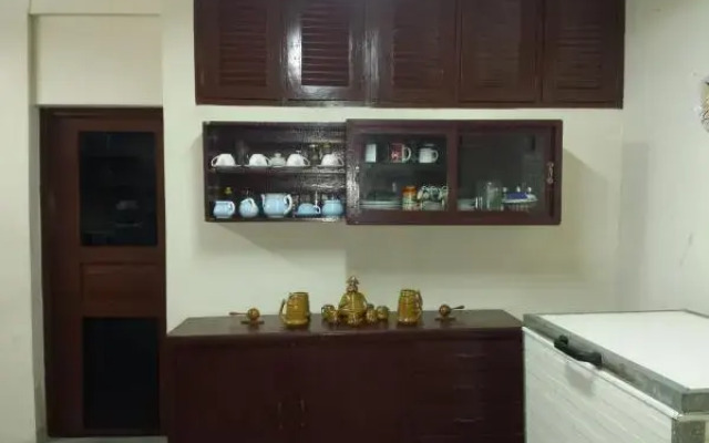 Fernandez and Friends Rooms