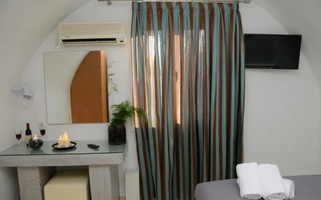 Firostefani Apartment