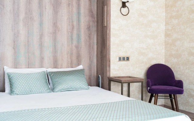 Castle Franco Suites