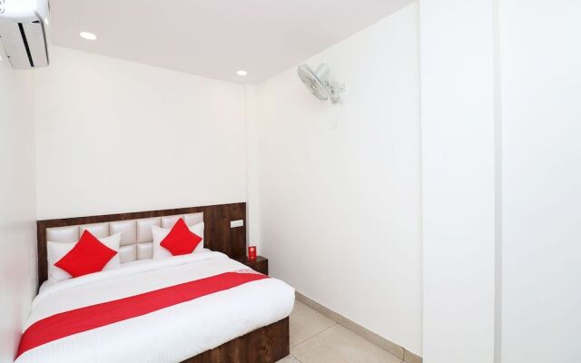 Oyo 28246 Rohtak Residency