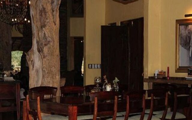 Tuningi Safari Lodge