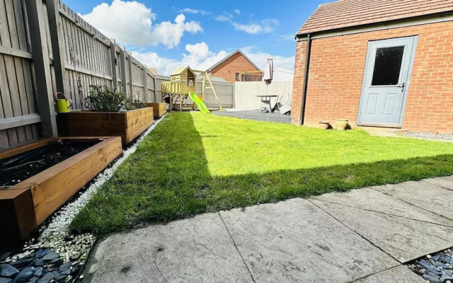 Fantastic, pet Friendly 3 Bedroom House in Bedford