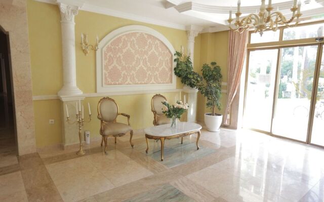 Luxury Apartment in Anastasia Palace