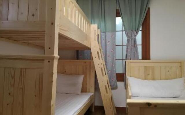 Yeojamani Guesthouse (Female Only)