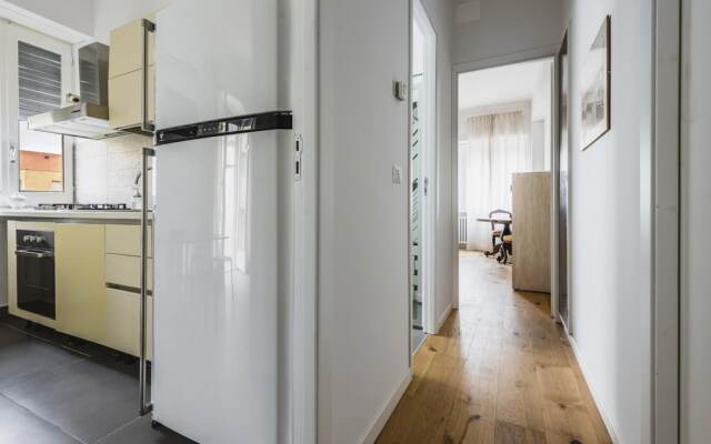 City Center Bright Flat by Wonderful Italy