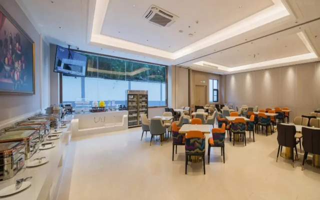 Vienna Hotel (Nanshan Science and Technology Park Wanxiang Tiandi Store)
