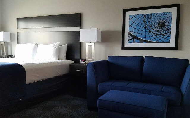 DoubleTree by Hilton St. Louis Forest Park
